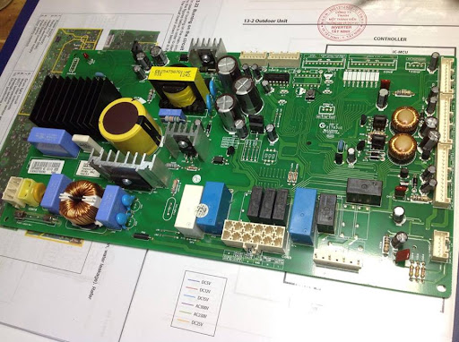 Các linh kiện phức tạp của tủ lạnh LG Side by Side như bo mạch, block, bộ làm đá