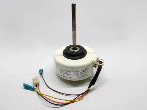 Sử dụng thước li-vô để kiểm tra và điều chỉnh chân đế tủ lạnh LG cho cân bằng