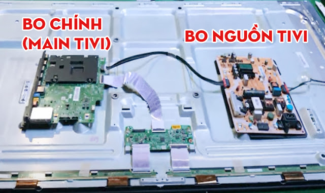 Kỹ thuật viên kiểm tra bo mạch Tivi LG bị lỗi